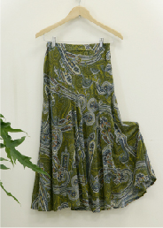 �y�[�Y���[���t���A�[�X�J�[�g